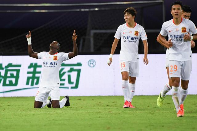 阿莫林执教曼联第一周 展现出非凡的魅力和自信